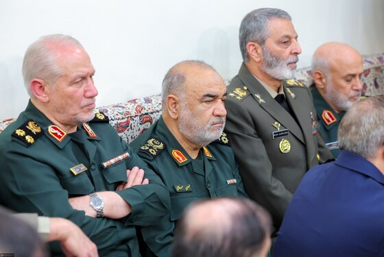 رهبر معظم انقلاب در دیدار فرماندهان عالی نیروهای مسلح: دشمن از پیشرفت‌های جمهوری اسلامی کلافه و عصبی است + تصاویر