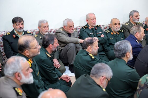 رهبر معظم انقلاب در دیدار فرماندهان عالی نیروهای مسلح: دشمن از پیشرفت‌های جمهوری اسلامی کلافه و عصبی است + تصاویر