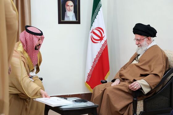 تقدیم پیام پادشاه عربستان به رهبر معظم انقلاب+تصاویر