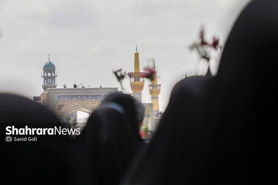 گزارش تصویری | آیین گلباران حرم امام‌رضا(ع) در نخستین روز دهه کرامت ۱۴۰۴