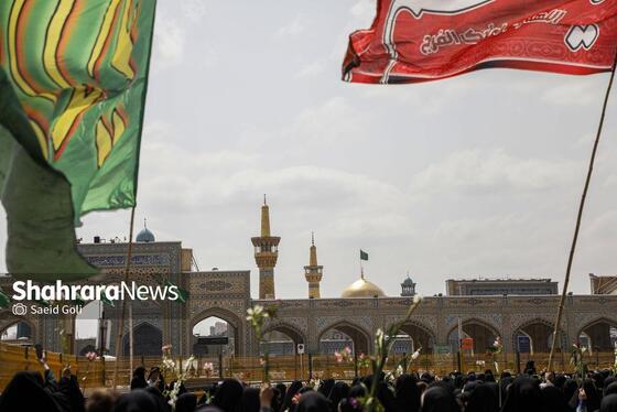 گزارش تصویری | آیین گلباران حرم امام‌رضا(ع) در نخستین روز دهه کرامت ۱۴۰۴
