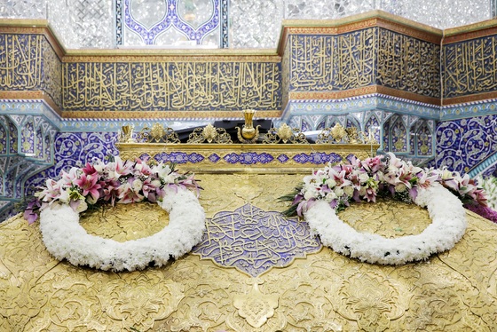 گزارش تصویری | گل آرایی ضریح مطهر حضرت معصومه(س) در قم