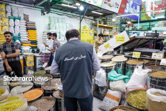 گزارش تصویری | بازرسی اصناف از فروشگاه‌های زنجیره‌ای مشهد
