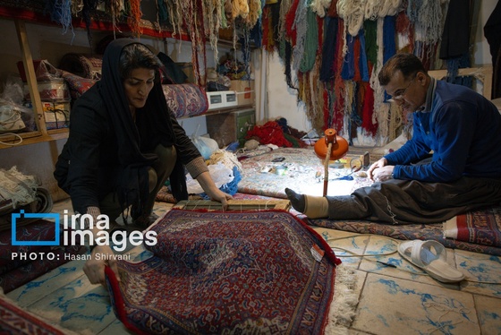 گزارش تصویری | «رفوگری»؛ هنری رو به خاموشی