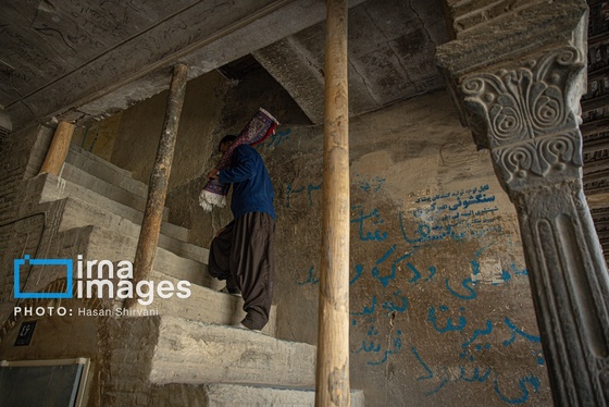 گزارش تصویری | «رفوگری»؛ هنری رو به خاموشی