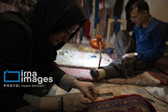 گزارش تصویری | «رفوگری»؛ هنری رو به خاموشی