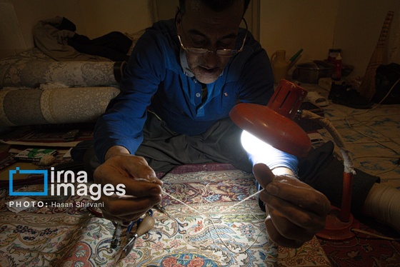 گزارش تصویری | «رفوگری»؛ هنری رو به خاموشی