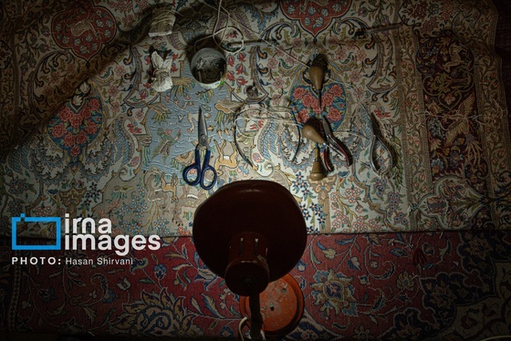 گزارش تصویری | «رفوگری»؛ هنری رو به خاموشی
