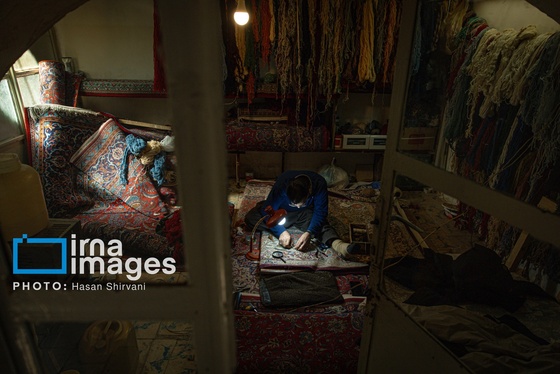 گزارش تصویری | «رفوگری»؛ هنری رو به خاموشی