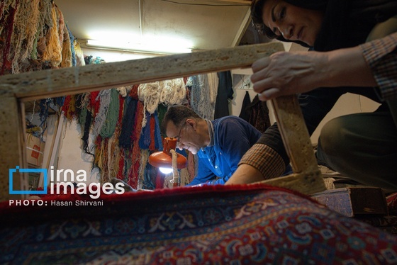 گزارش تصویری | «رفوگری»؛ هنری رو به خاموشی