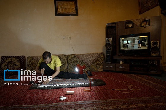 گزارش تصویری | «رفوگری»؛ هنری رو به خاموشی