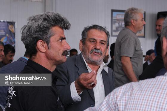 گزارش تصویری | نشست صمیمی با کارگران در ایست‌کار میدان امام‌حسین(ع) مشهد (۱۱ اردیبهشت ۱۴۰۴)