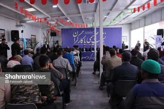 گزارش تصویری | نشست صمیمی با کارگران در ایست‌کار میدان امام‌حسین(ع) مشهد (۱۱ اردیبهشت ۱۴۰۴)