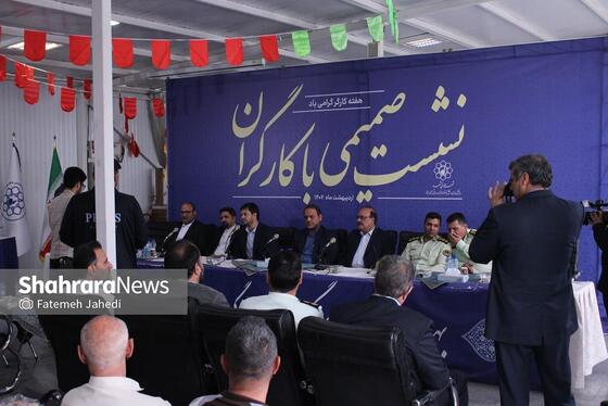 گزارش تصویری | نشست صمیمی با کارگران در ایست‌کار میدان امام‌حسین(ع) مشهد (۱۱ اردیبهشت ۱۴۰۴)