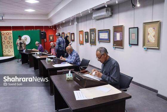 گزارش تصویری | رویداد هم‌نویسی «حصن حصین» با حضور استادان خوشنویسی مشهد در نگارخانه رضوان
