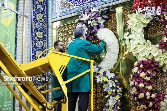 گزارش تصویری | گل‌آرایی حرم مطهر رضوی به‌مناسبت سالروز میلاد امام‌رضا(ع)