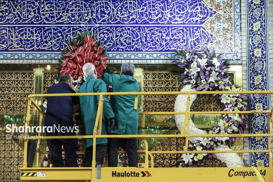 گزارش تصویری | گل‌آرایی حرم مطهر رضوی به‌مناسبت سالروز میلاد امام‌رضا(ع)