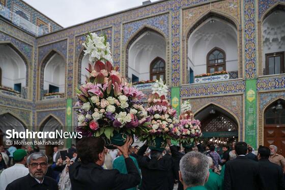 گزارش تصویری | تعویض گل‌های ضریح حرم مطهر امام‌رضا(ع)