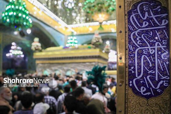 گزارش تصویری | تعویض گل‌های ضریح حرم مطهر امام‌رضا(ع)