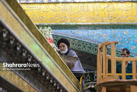 گزارش تصویری | تعویض گل‌های ضریح حرم مطهر امام‌رضا(ع)