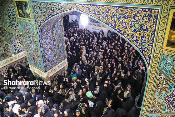 گزارش تصویری | تعویض گل‌های ضریح حرم مطهر امام‌رضا(ع)