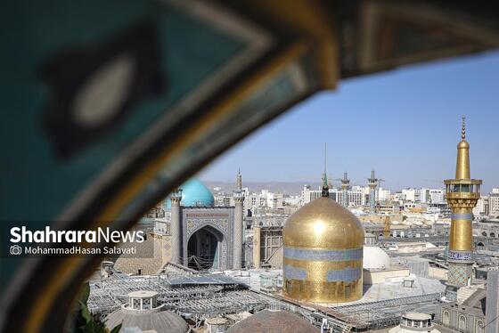 گزارش تصویری | تعویض پرچم گنبد حرم مطهر رضوی به مناسبت میلاد امام رضا(ع)