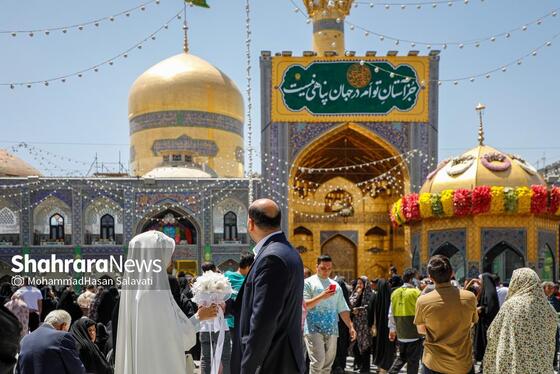 گزارش تصویری | تعویض پرچم گنبد حرم مطهر رضوی به مناسبت میلاد امام رضا(ع)