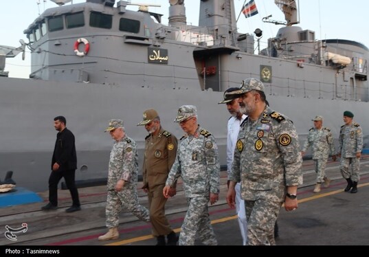 بازدید سرلشکر باقری از کارخانجات نیروی دریایی ارتش در بندرعباس+تصاویر