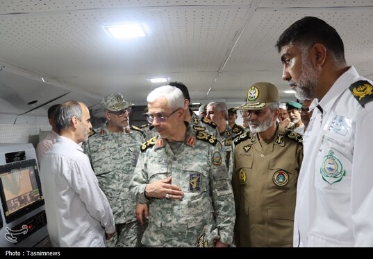 بازدید سرلشکر باقری از کارخانجات نیروی دریایی ارتش در بندرعباس+تصاویر