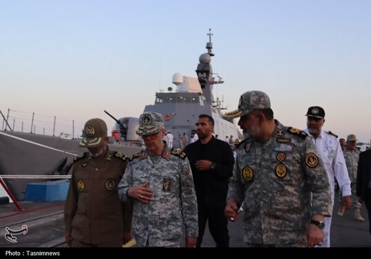 بازدید سرلشکر باقری از کارخانجات نیروی دریایی ارتش در بندرعباس+تصاویر