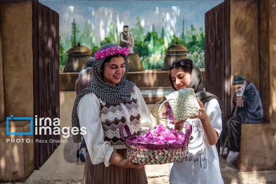 ایران زیباست | گل و گلاب میمند