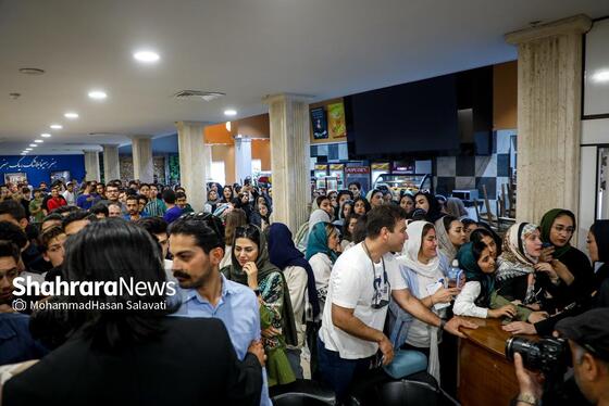 گزارش تصویری | نمایش مردمی فیلم «صددام» با حضور رضا عطاران در مشهد