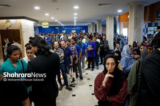 گزارش تصویری | نمایش مردمی فیلم «صددام» با حضور رضا عطاران در مشهد