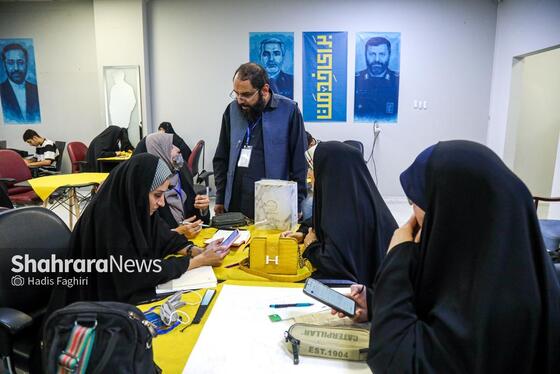 گزارش تصویری | رویداد تولید پوستر و اکران شهری «برای خدمت»