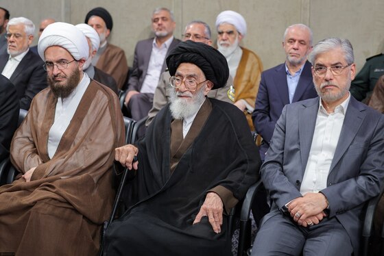 رهبر معظم انقلاب اسلامی: شهید رئیسی خود را از مردم برتر نمی‌دانست | آمریکایی ها در مذاکرات دست از یاوه گویی بردارند (۳۰ اردیبهشت ۱۴۰۴) + فیلم و عکس