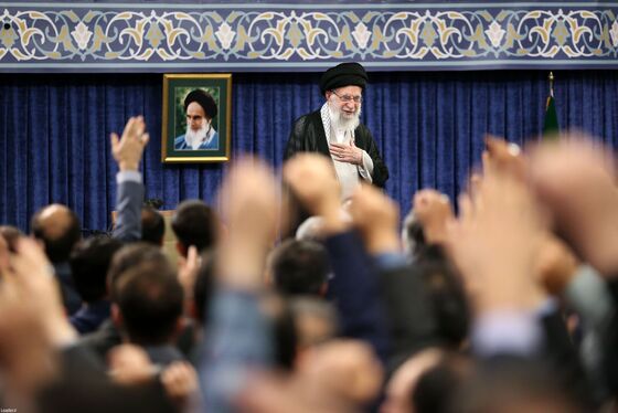 گزارش تصویری | مراسم بزرگداشت شهید رئیسی و شهدای خدمت با حضور رهبر معظم انقلاب (۳۰ اردیبهشت ۱۴۰۴)