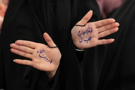 گزارش تصویری | مراسم بزرگداشت شهید رئیسی و شهدای خدمت با حضور رهبر معظم انقلاب (۳۰ اردیبهشت ۱۴۰۴)