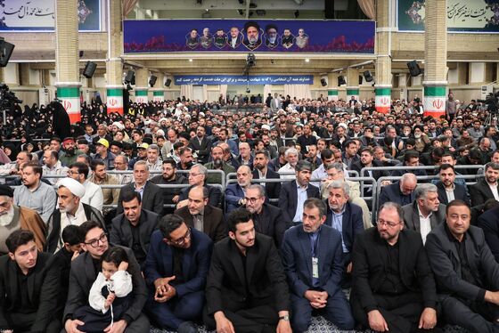 گزارش تصویری | مراسم بزرگداشت شهید رئیسی و شهدای خدمت با حضور رهبر معظم انقلاب (۳۰ اردیبهشت ۱۴۰۴)