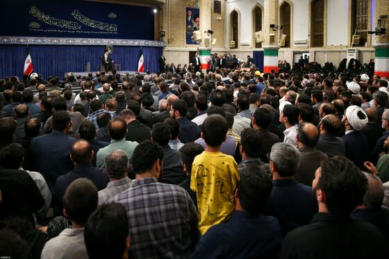 گزارش تصویری | مراسم بزرگداشت شهید رئیسی و شهدای خدمت با حضور رهبر معظم انقلاب (۳۰ اردیبهشت ۱۴۰۴)
