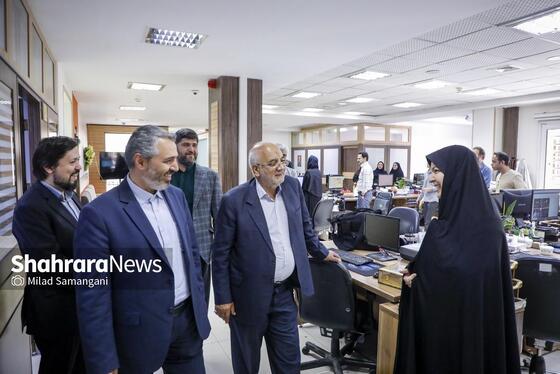 گزارش تصویری | بازدید مدیران شهری از روزنامه شهرآرا به مناسبت شانزدهمین سالگرد انتشار این روزنامه