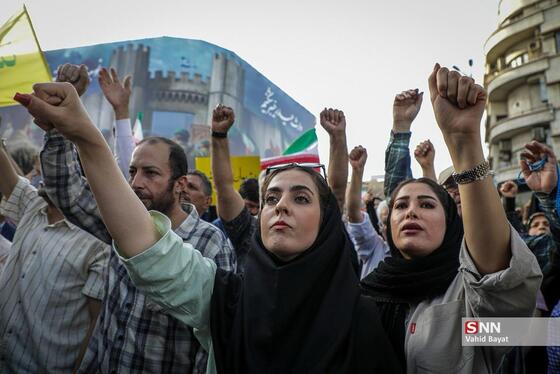 گزارش تصویری| تجمع دانشجویی مردمی در میدان انقلاب تهران (یک تیر ۱۴۰۴)