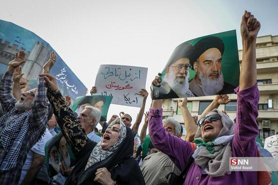 گزارش تصویری| تجمع دانشجویی مردمی در میدان انقلاب تهران (یک تیر ۱۴۰۴)