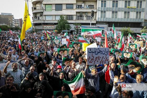 گزارش تصویری| تجمع دانشجویی مردمی در میدان انقلاب تهران (یک تیر ۱۴۰۴)