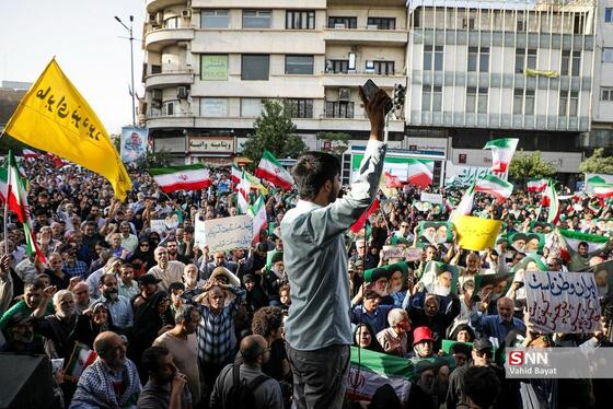 گزارش تصویری| تجمع دانشجویی مردمی در میدان انقلاب تهران (یک تیر ۱۴۰۴)