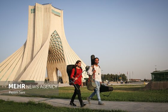 گزارش تصویری | اجرای زنده علی قمصری در میدان آزادی