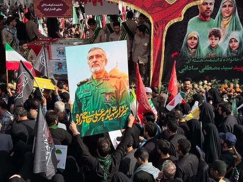 انعکاس حضور میلیونی مردم تهران در مراسم تشییع پیکر شهدای اقتدار در رسانه‌های خارجی + فیلم و عکس