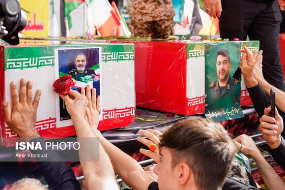 گزارش تصویری | مراسم تشییع پیکر شهدای اقتدار در تهران (۷ تیر ۱۴۰۴)