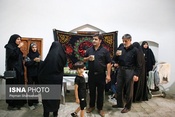 محرم ۱۴۰۴ | عکس‌هایی از عزاداری در خانه تاریخی شیخ‌الاسلام - اصفهان