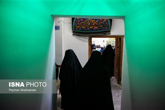 محرم ۱۴۰۴ | عکس‌هایی از عزاداری در خانه تاریخی شیخ‌الاسلام - اصفهان