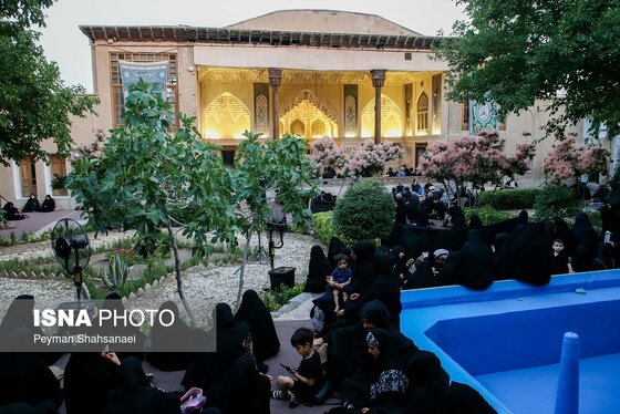 محرم ۱۴۰۴ | عکس‌هایی از عزاداری در خانه تاریخی شیخ‌الاسلام - اصفهان
